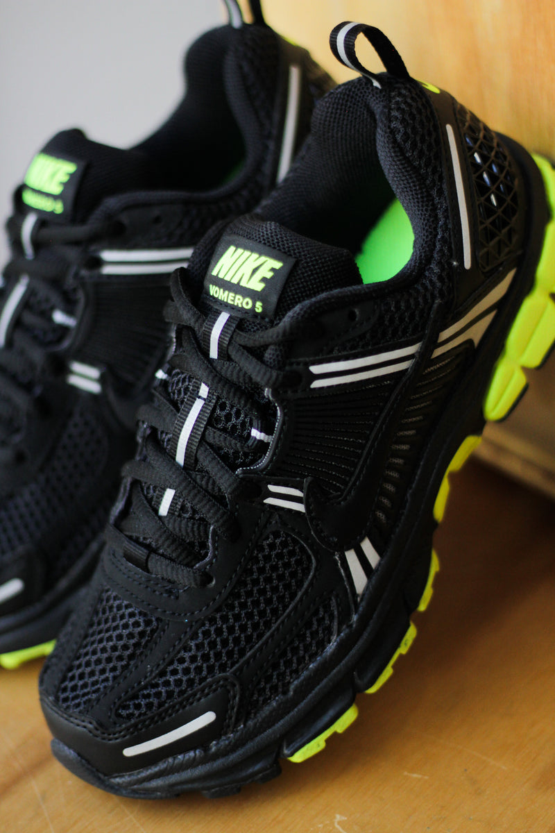 NIKE VOMERO 5 (GS) "BLACK/VOLT-BLACK-BLACK"