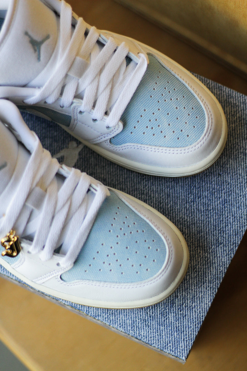 W AIR JORDAN 1 LOW SE "WORN BLUE/WHITE-GUM LIGHT BROWN-SAIL"