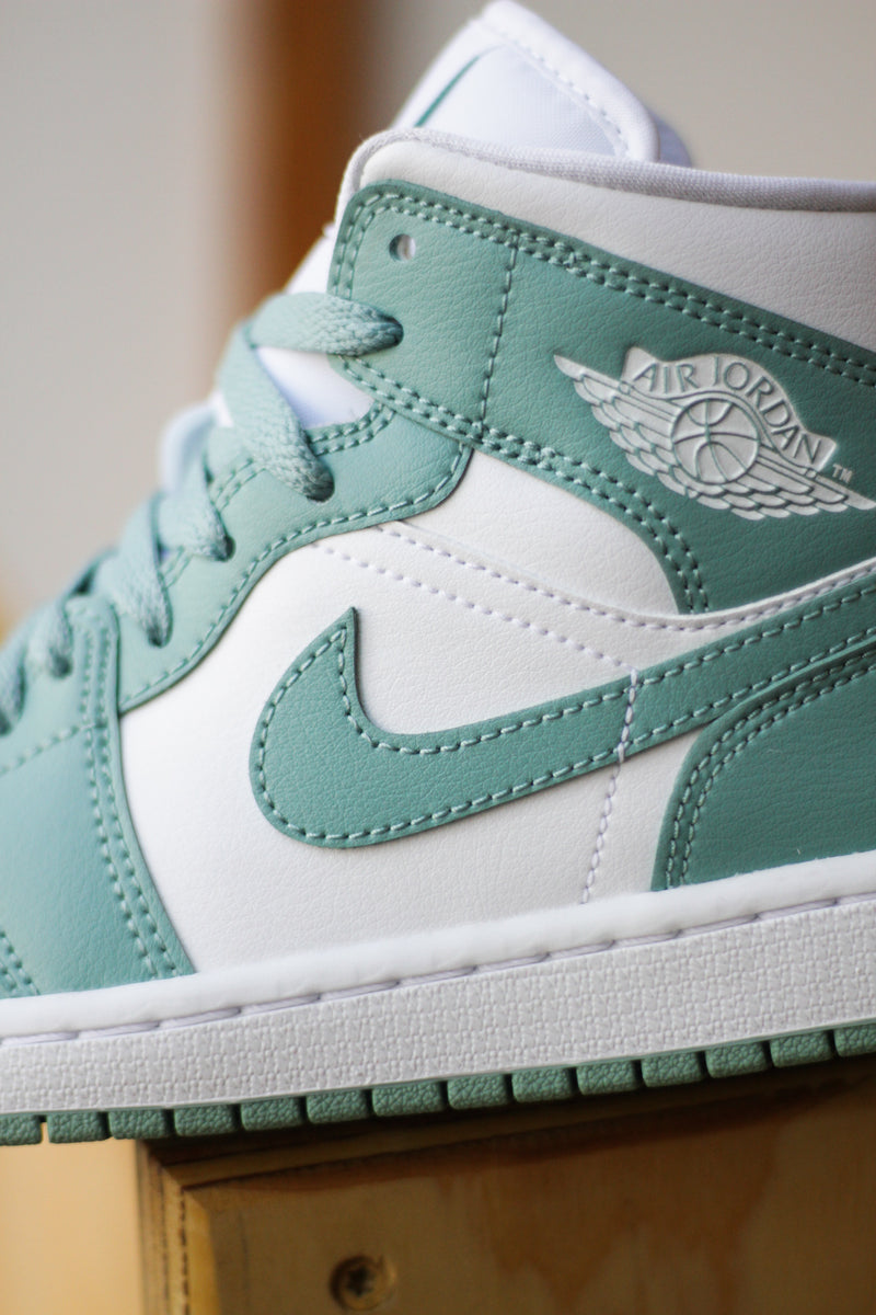 W AIR JORDAN 1 MID "WHITE/CANNON"