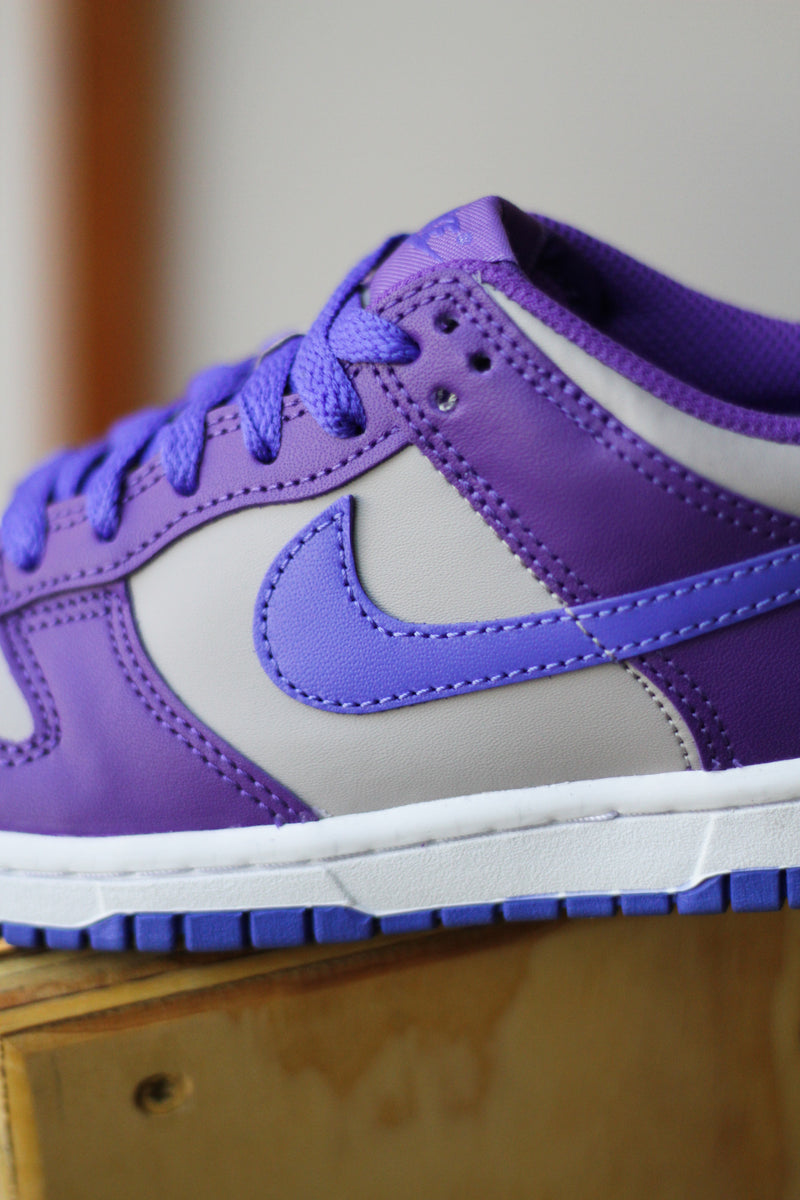 NIKE DUNK LOW (GS) "COLLEGE GREY/PERSIAN VIOLET-WILD GRAPE"