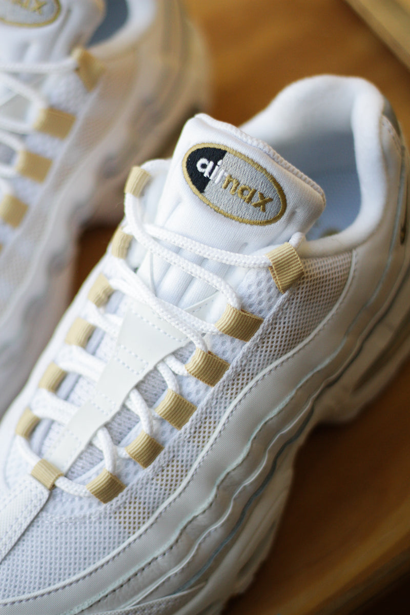 NIKE AIR MAX 95 OG "WHITE/METALLIC GOLD-BLACK-PEARL GREY"