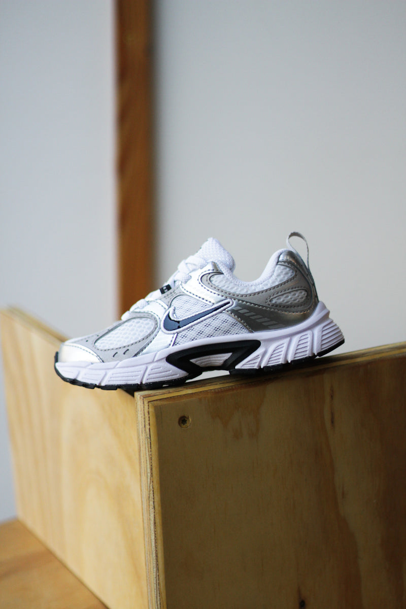 NIKE V5 RNR (PS) "WHITE/BLACK-VAST GREY-COLLEGE GREY"
