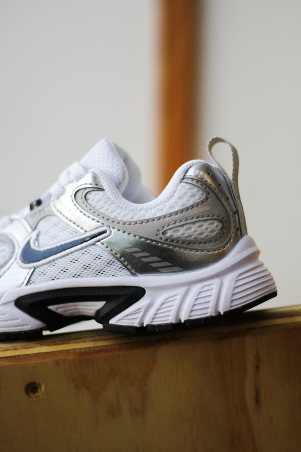 NIKE V5 RNR (PS) "WHITE/BLACK-VAST GREY-COLLEGE GREY"