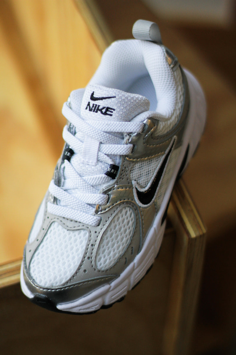 NIKE V5 RNR (PS) "WHITE/BLACK-VAST GREY-COLLEGE GREY"