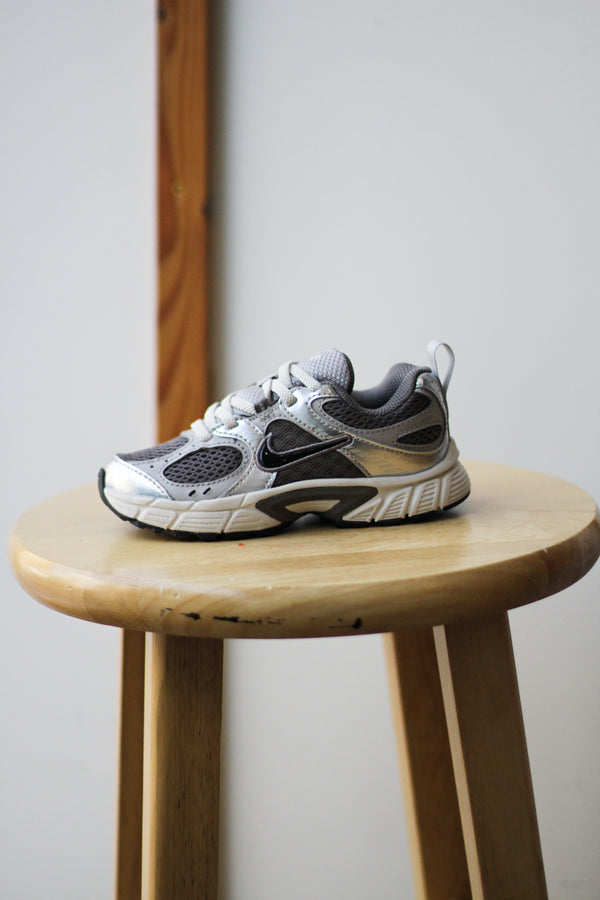 NIKE V5 RNR (PS) "CAVE STONE/BLACK-COLLEGE GREY-VAST GREY"
