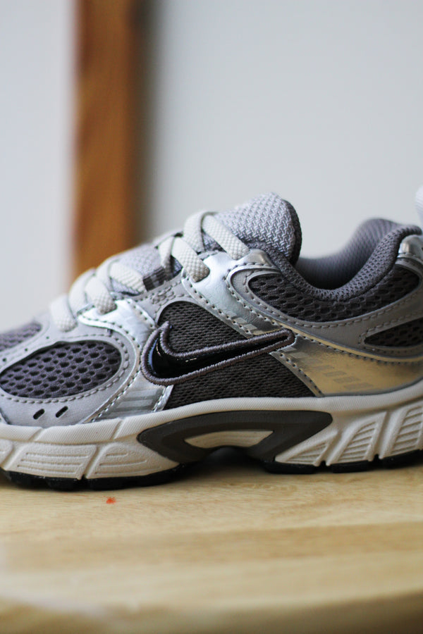 NIKE V5 RNR (PS) "CAVE STONE/BLACK-COLLEGE GREY-VAST GREY"