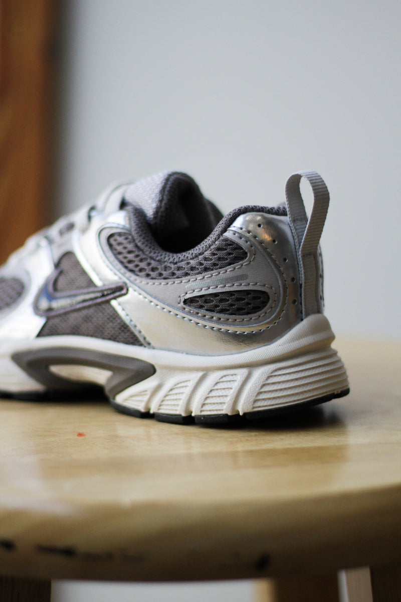 NIKE V5 RNR (PS) "CAVE STONE/BLACK-COLLEGE GREY-VAST GREY"