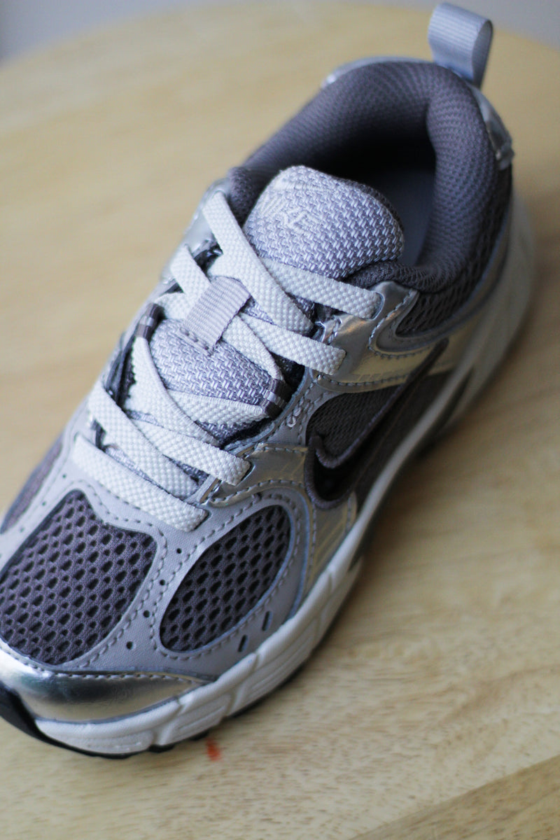 NIKE V5 RNR (PS) "CAVE STONE/BLACK-COLLEGE GREY-VAST GREY"