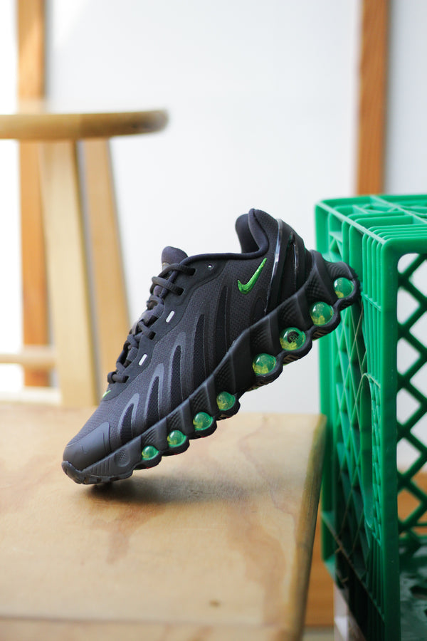 NIKE AIR MAX DN8 (GS) "BLACK/GREEN STRIKE-DK SMOKE GREY-BLACK"