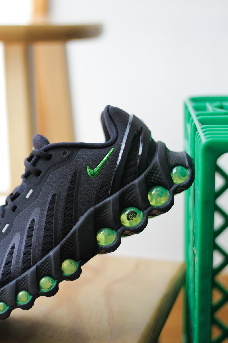 NIKE AIR MAX DN8 (GS) "BLACK/GREEN STRIKE-DK SMOKE GREY-BLACK"