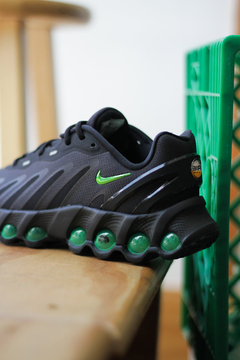 NIKE AIR MAX DN8 (GS) "BLACK/GREEN STRIKE-DK SMOKE GREY-BLACK"