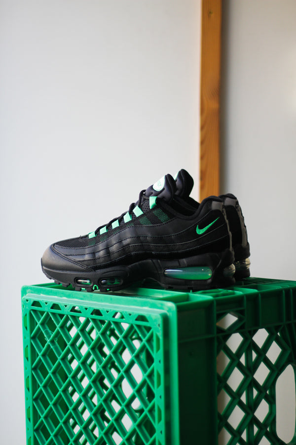 NIKE AIR MAX 95 OG "BLACK/GREEN SHOCK-BLACK-PEARL GREY"