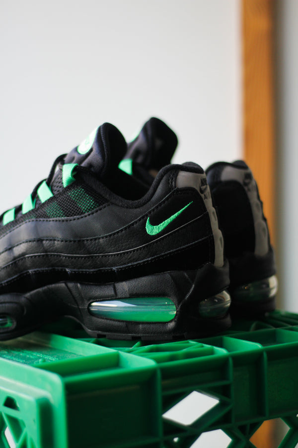 NIKE AIR MAX 95 OG "BLACK/GREEN SHOCK-BLACK-PEARL GREY"
