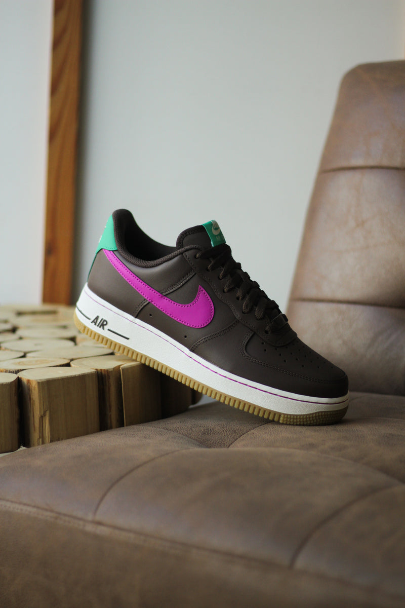 NIKE AIR FORCE 1 '07 "BAROQUE BROWN/VIVID PURPLE-STADIUM GREEN"