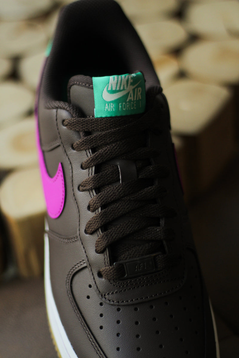 NIKE AIR FORCE 1 '07 "BAROQUE BROWN/VIVID PURPLE-STADIUM GREEN"