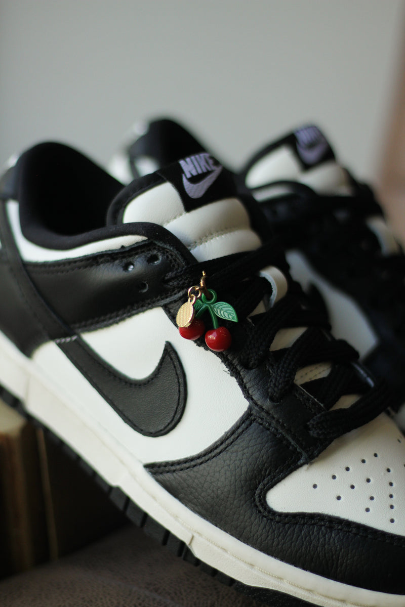 W NIKE DUNK LOW SE "SAIL/BLACK-PALE IVORY-METALLIC GOLD"