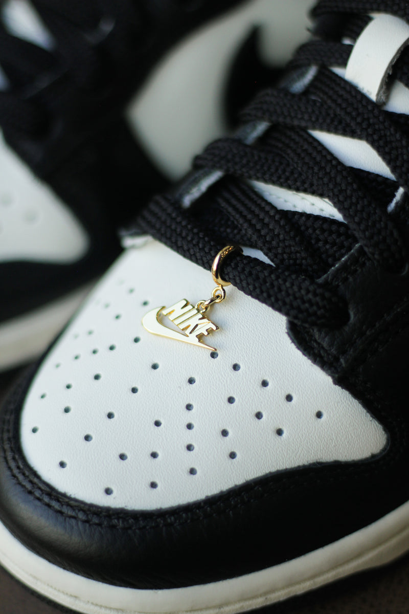 W NIKE DUNK LOW SE "SAIL/BLACK-PALE IVORY-METALLIC GOLD"