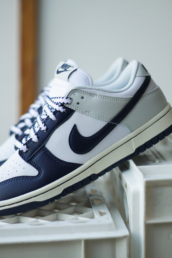 NIKE DUNK LOW RETRO "WHITE/MIDNIGHT NAVY-PHOTON DUST"