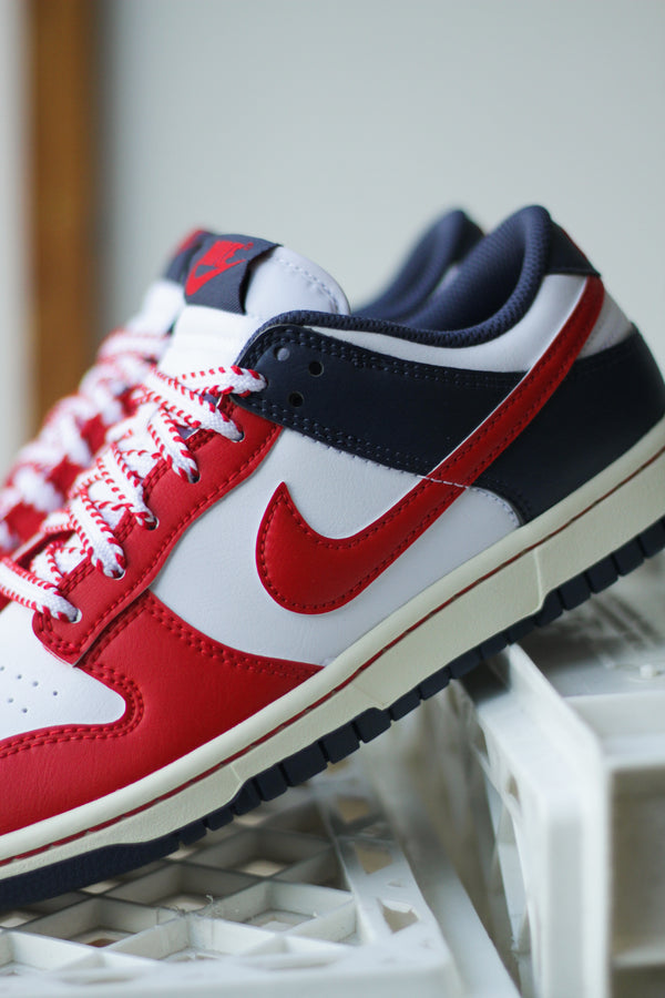 NIKE DUNK LOW RETRO "WHITE/UNIVERSITY RED-THUNDER BLUE"