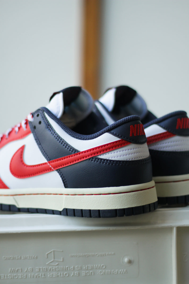 NIKE DUNK LOW RETRO "WHITE/UNIVERSITY RED-THUNDER BLUE"