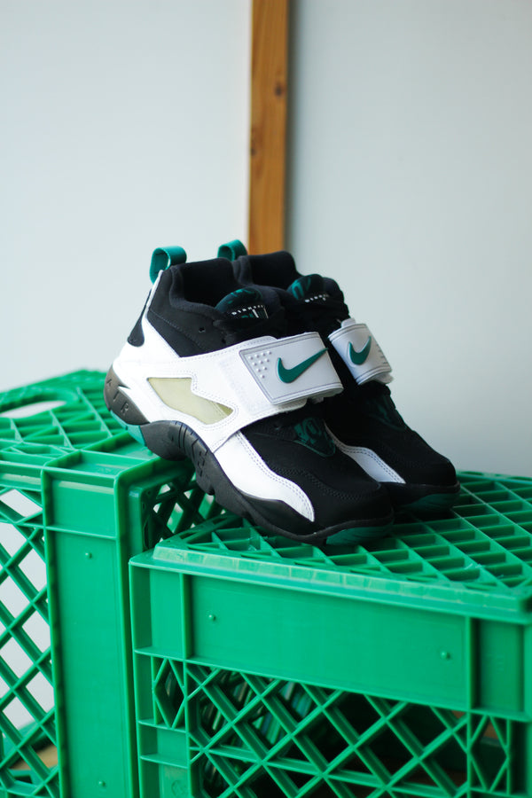NIKE AIR DIAMOND TURF 93 "BLACK/MYSTIC GREEN-WHITE-GOLDEN TUSSAH"