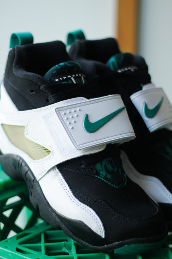 NIKE AIR DIAMOND TURF 93 "BLACK/MYSTIC GREEN-WHITE-GOLDEN TUSSAH"