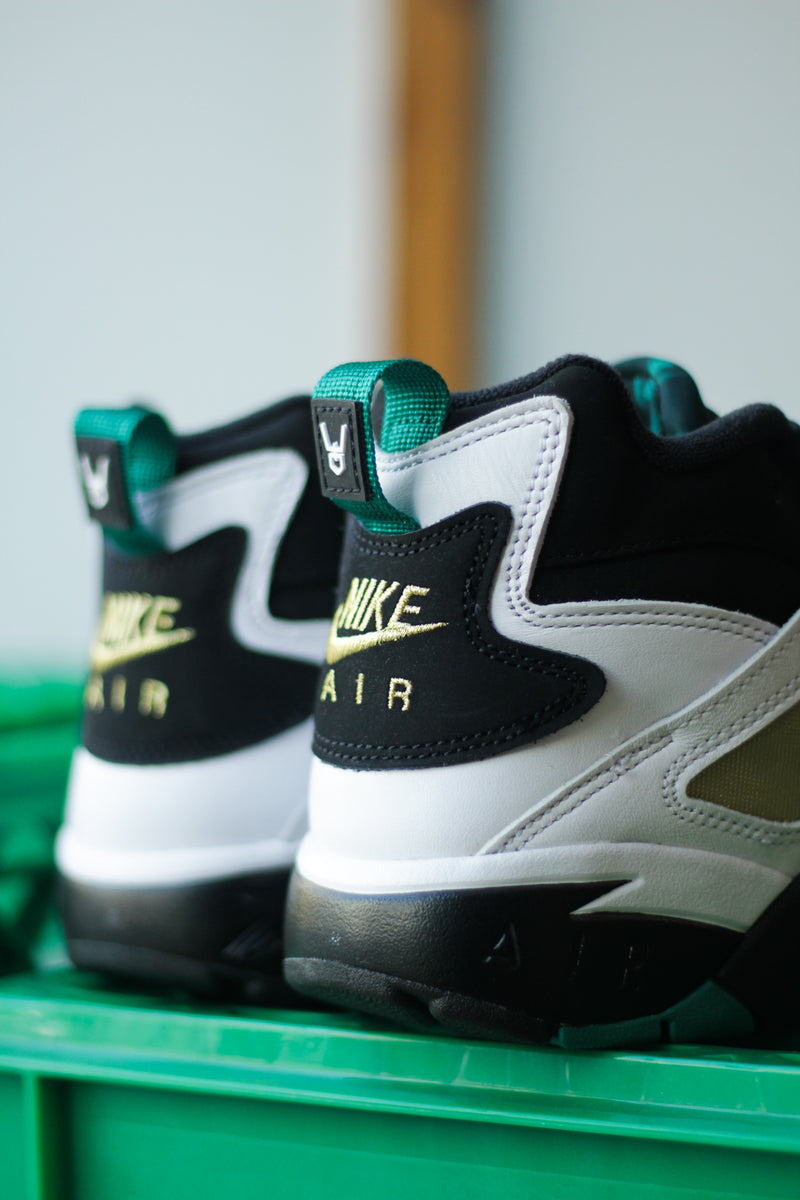 NIKE AIR DIAMOND TURF 93 "BLACK/MYSTIC GREEN-WHITE-GOLDEN TUSSAH"
