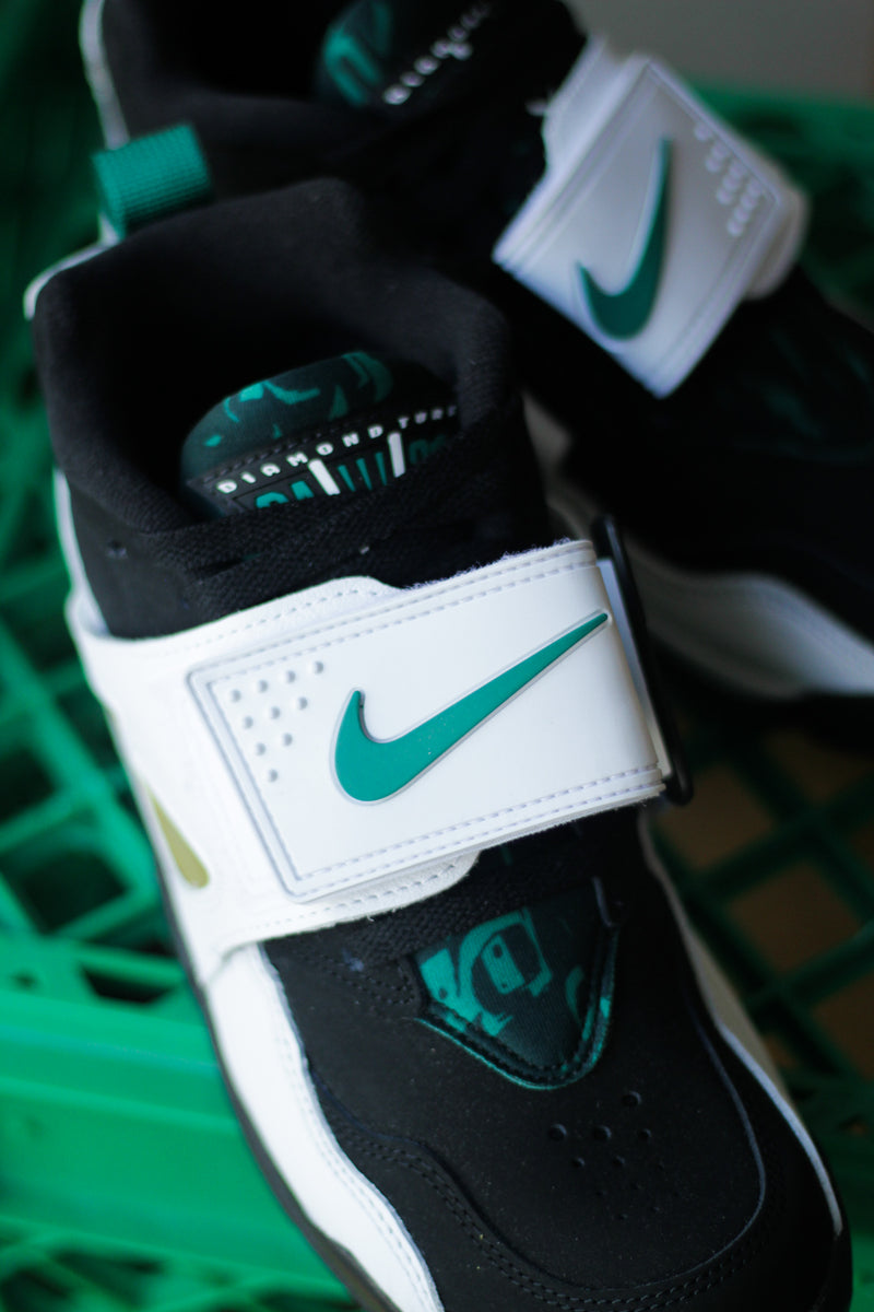 NIKE AIR DIAMOND TURF 93 "BLACK/MYSTIC GREEN-WHITE-GOLDEN TUSSAH"