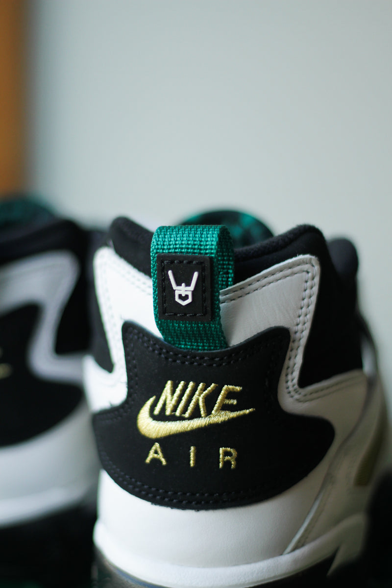 NIKE AIR DIAMOND TURF 93 "BLACK/MYSTIC GREEN-WHITE-GOLDEN TUSSAH"