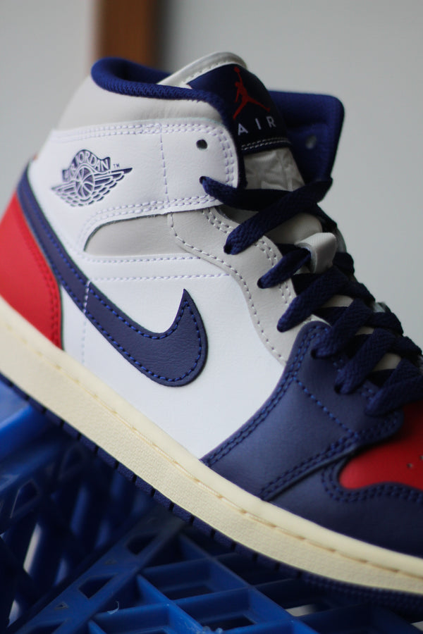 AIR JORDAN 1 MID "WHITE/DEEP ROYAL BLUE-UNIVERSITY RED"