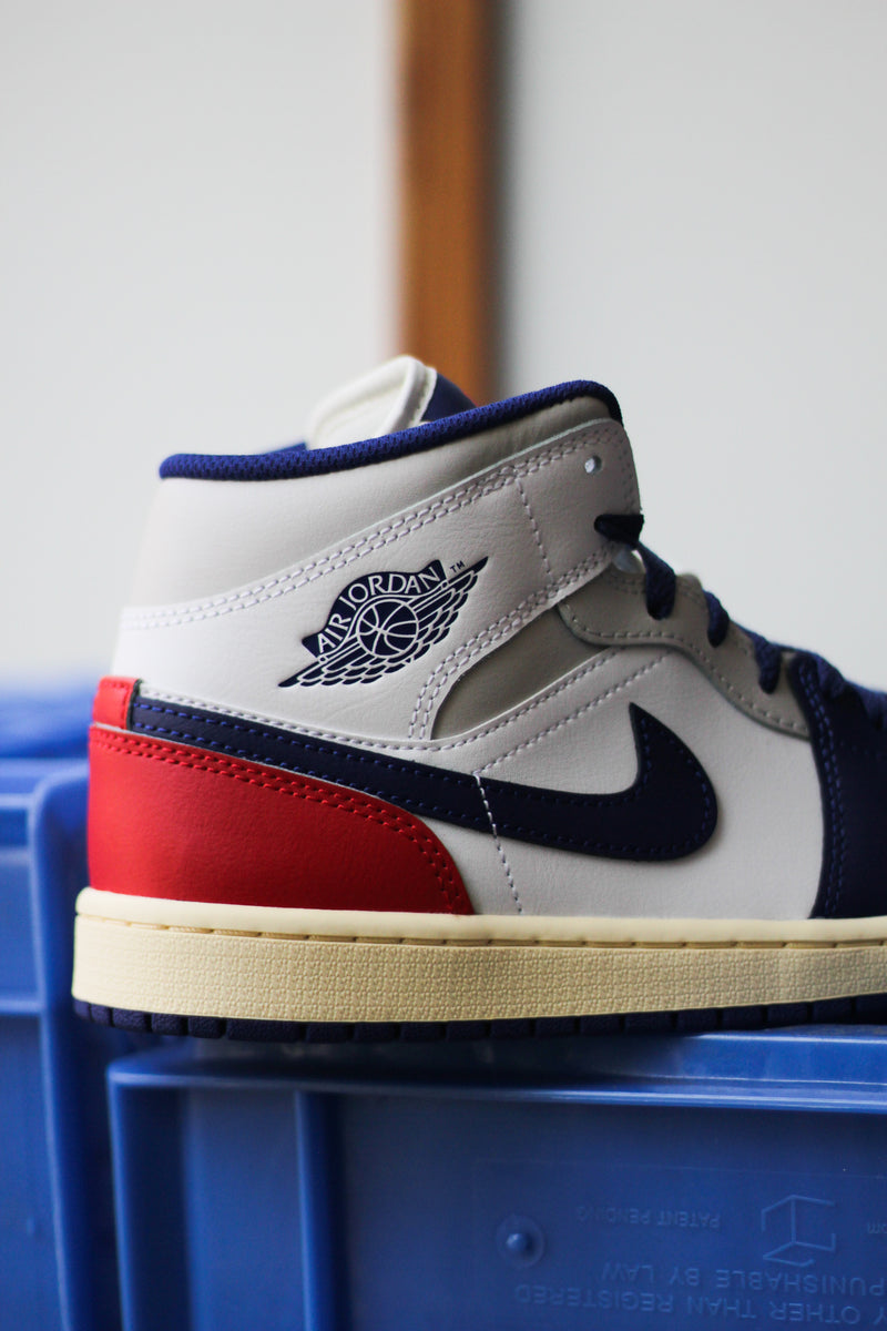 AIR JORDAN 1 MID "WHITE/DEEP ROYAL BLUE-UNIVERSITY RED"
