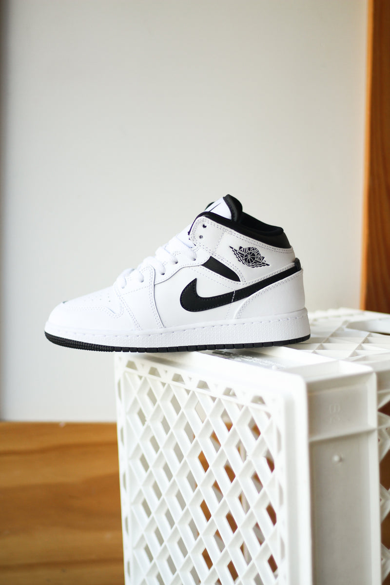 AIR JORDAN 1 MID (GS) "WHITE/BLACK"