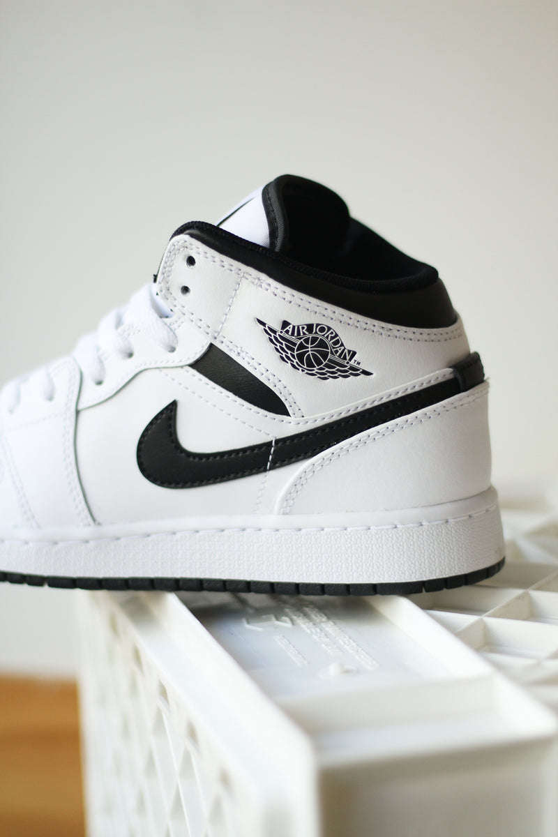 AIR JORDAN 1 MID (GS) "WHITE/BLACK"