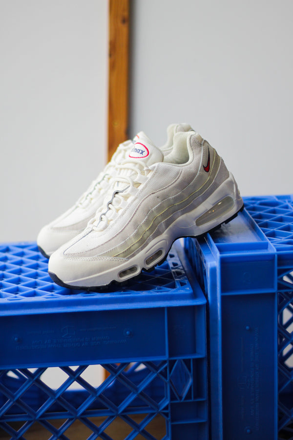 NIKE AIR MAX 95 OG "PALE IVORY/UNIVERSITY RED-LT KHAKI-SAIL"