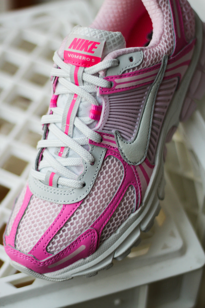 W NIKE ZOOM VOMERO 5 "HYPER PINK/SUMMIT WHITE-PINK FOAM"