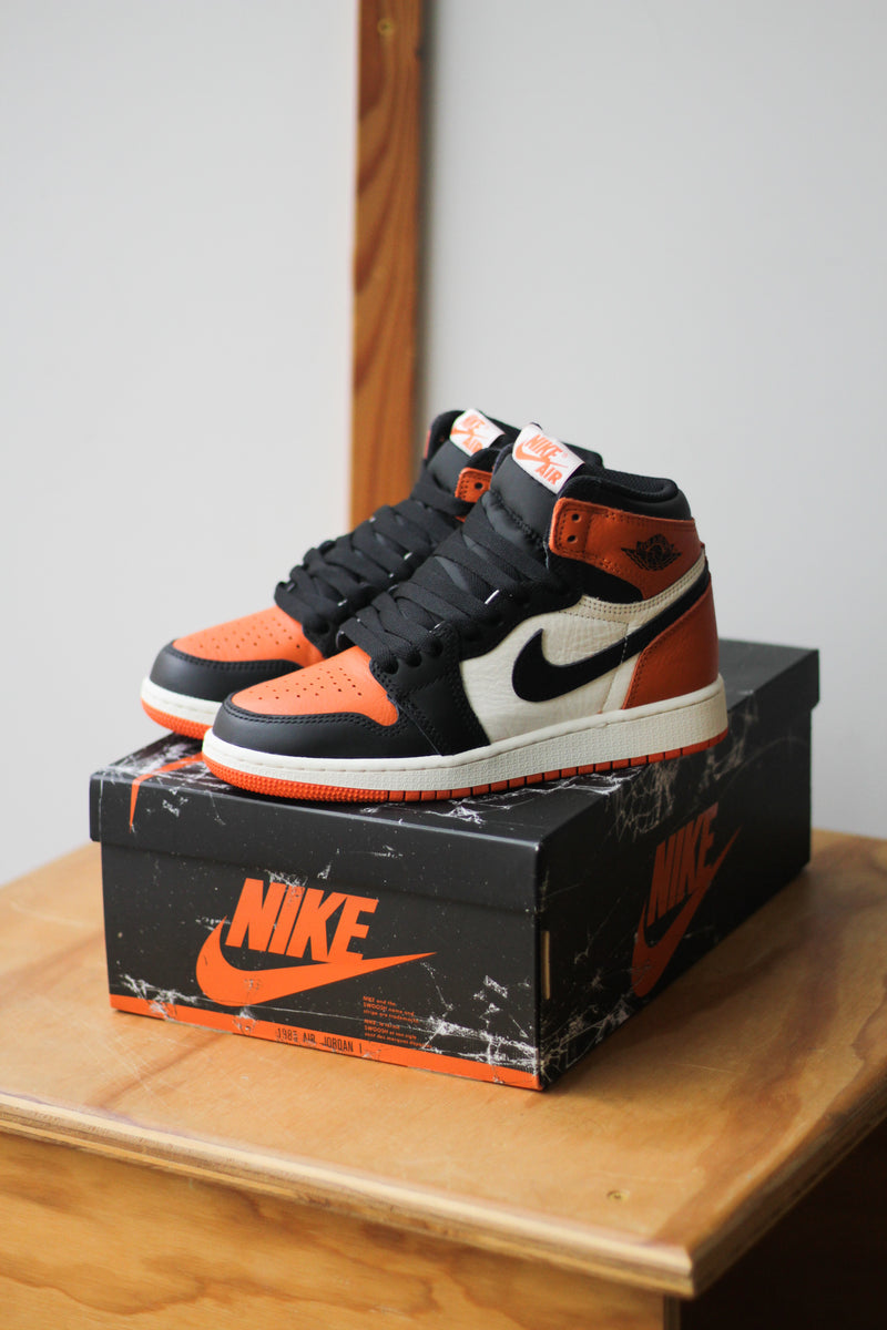 AIR JORDAN 1 RETRO HIGH OG "BLACK/BLACK-SAIL-STARFISH"