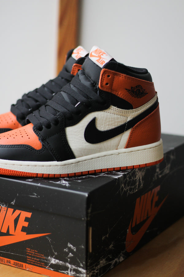 AIR JORDAN 1 RETRO HIGH OG "BLACK/BLACK-SAIL-STARFISH"