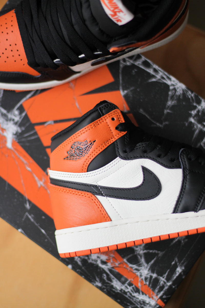 AIR JORDAN 1 RETRO HIGH OG "BLACK/BLACK-SAIL-STARFISH"