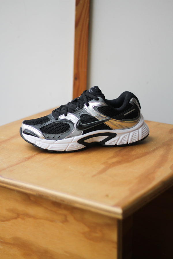 NIKE V5 RNR "BLACK/BLACK-ANTHRACITE-SMOKE GREY"