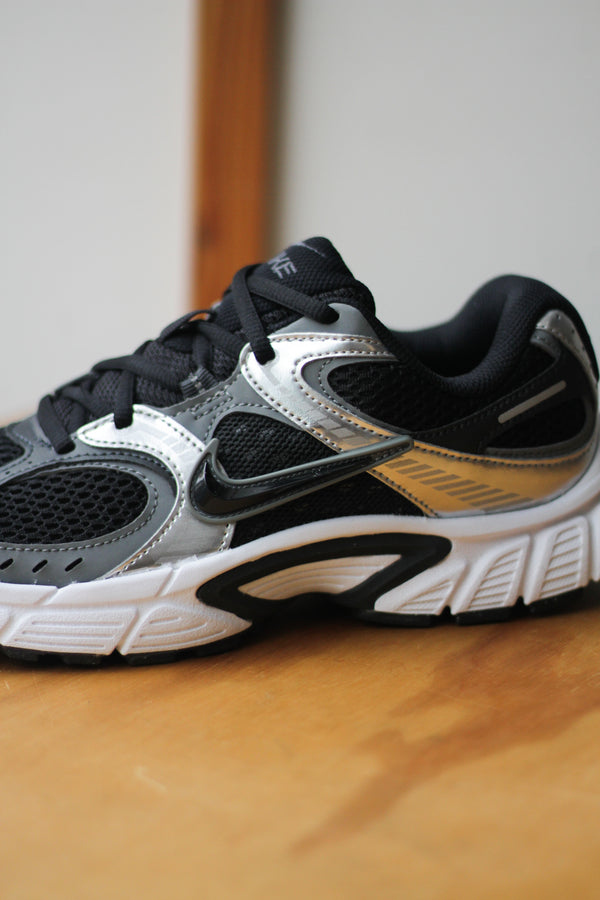 NIKE V5 RNR "BLACK/BLACK-ANTHRACITE-SMOKE GREY"