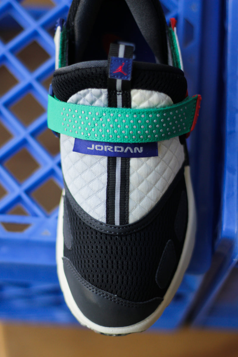 W JORDAN TRUNNER LX "BLACK/WHITE-COCONUT MILK-ORANGE BLAZE"