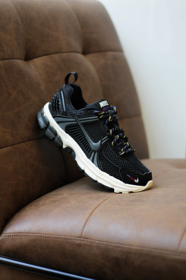 NIKE VOMERO 5 (GS) "BLACK/ANTHRACITE-SOFT PEARL"