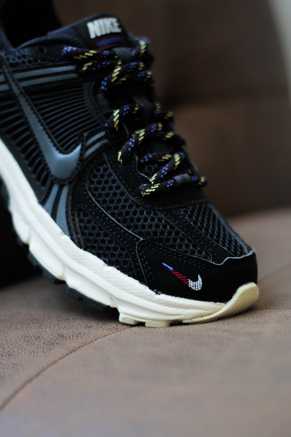 NIKE VOMERO 5 (GS) "BLACK/ANTHRACITE-SOFT PEARL"