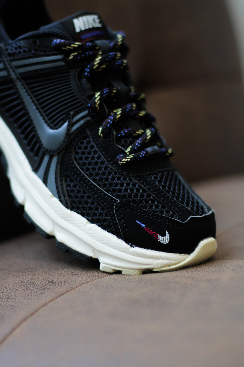 NIKE VOMERO 5 (GS) "BLACK/ANTHRACITE-SOFT PEARL"