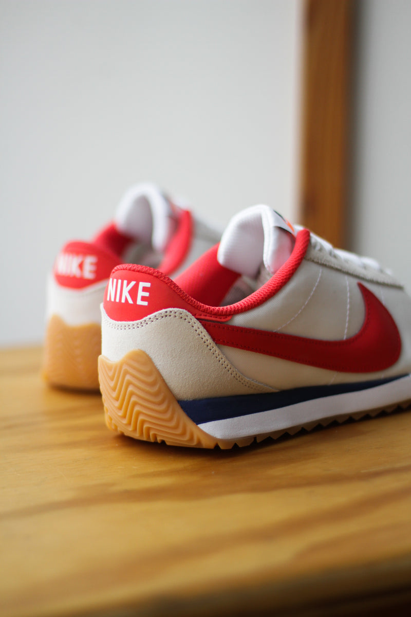 W NIKE PACIFIC "WHITE/LT CRIMSON-DEEP ROYAL BLUE"