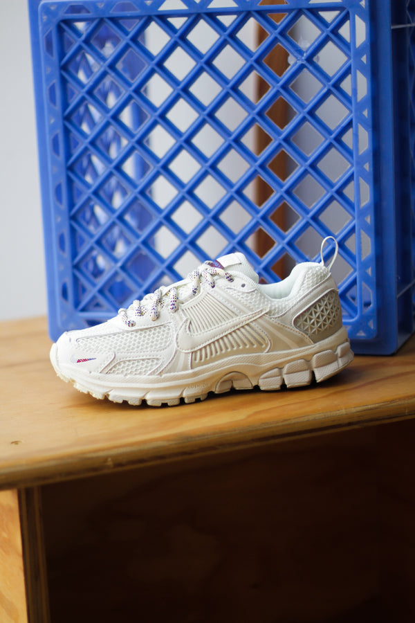 NIKE VOMERO 5 (GS) "SOFT PEARL/LT OREWOOD BRN-BURGUNDY CRUSH"