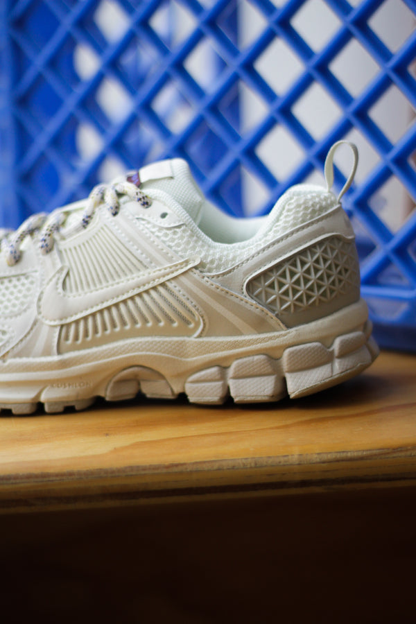 NIKE VOMERO 5 (GS) "SOFT PEARL/LT OREWOOD BRN-BURGUNDY CRUSH"