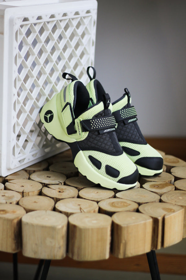 W JORDAN TRUNNER LX "LUMINOUS GREEN/ANTHRACITE"