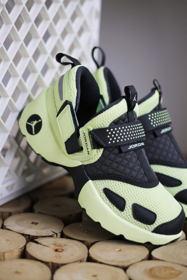 W JORDAN TRUNNER LX "LUMINOUS GREEN/ANTHRACITE"