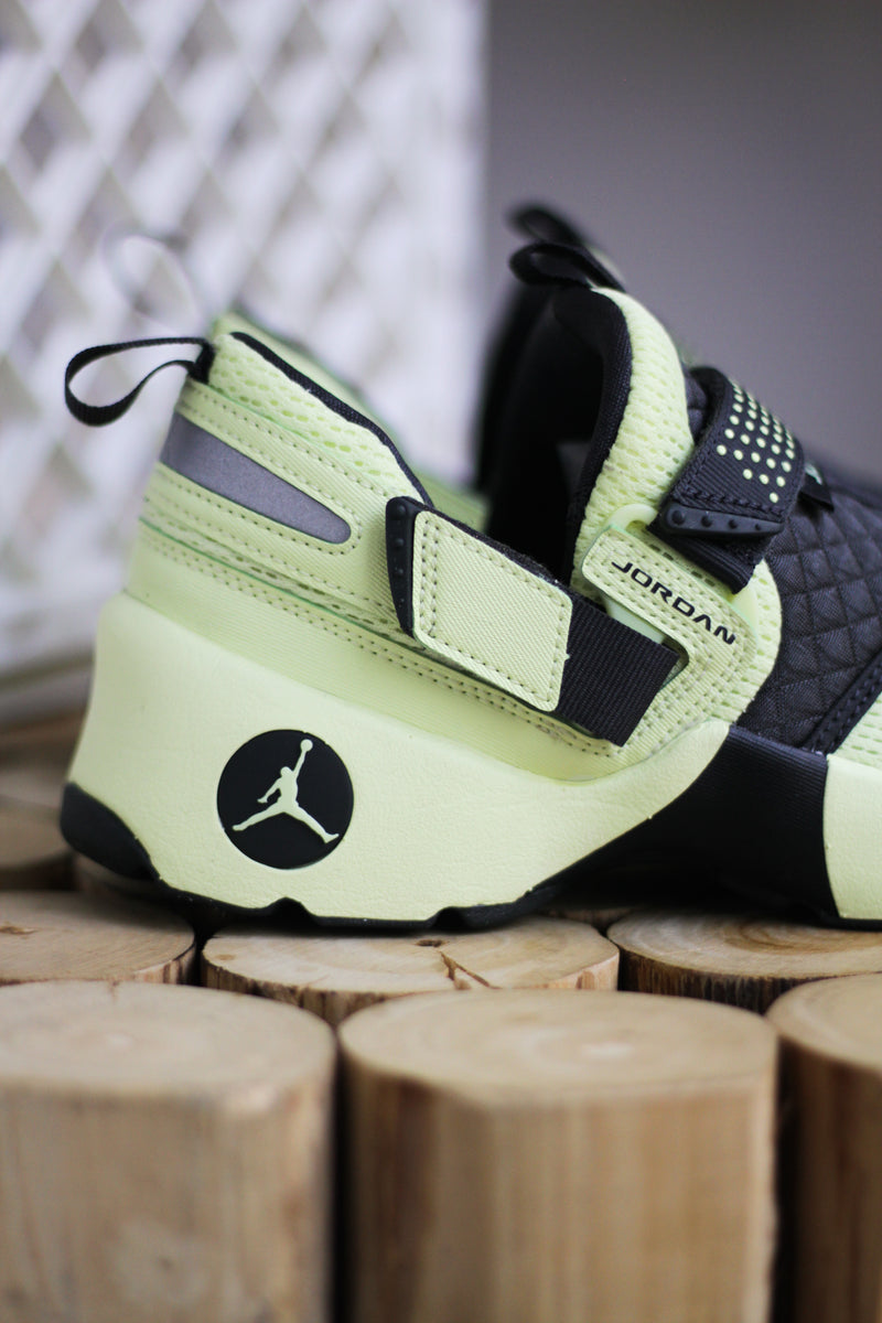 W JORDAN TRUNNER LX "LUMINOUS GREEN/ANTHRACITE"